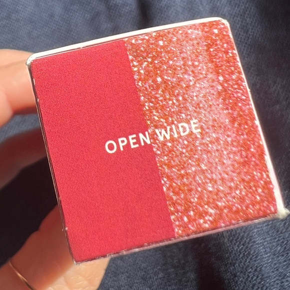 One size OPEN WIDE lip duo 🫦 - Picture 3 of 3